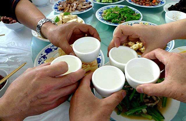传统酒桌礼仪