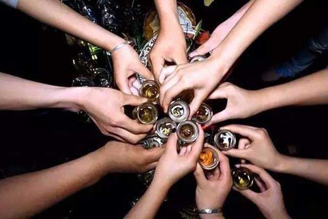 传统酒桌礼仪