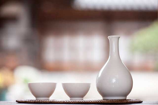 酒与传统文化的典范：文人酌酒、白衣送酒