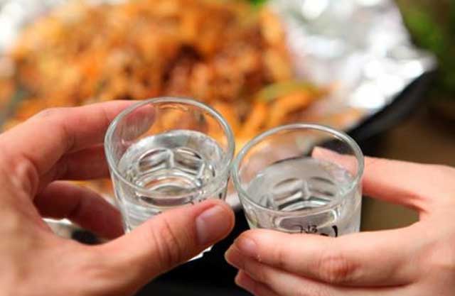 传统酒桌礼仪:父子不同桌、叔侄不对饮