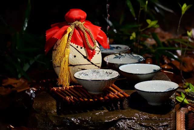 酒说丨如何区分年份酒、陈年酒、窖龄酒？(图1)
