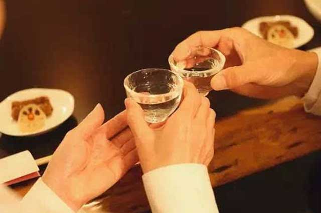 酒桌文化丨敬酒时牢记2句“行话”，让你在酒桌上“如鱼得水”(图3)