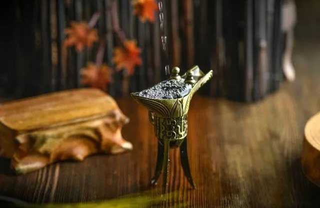 酒说丨白酒酒花越多，酒的品质就越高？(图2)