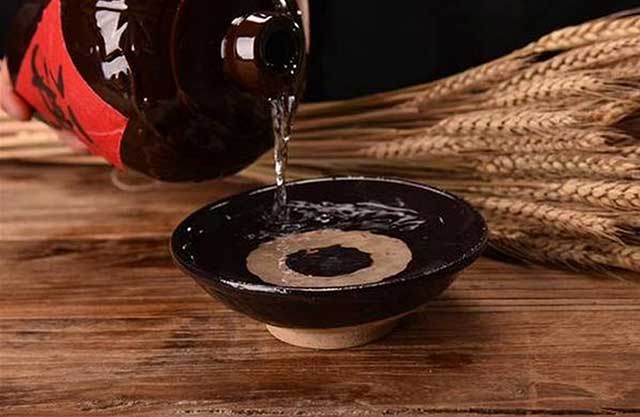 酒说丨百年窖藏酒和陈年窖藏酒有什么区别？(图2)