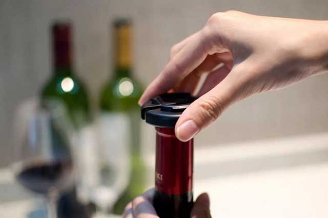 酒说丨没有开瓶器，该如何开启一瓶红酒？(图2)
