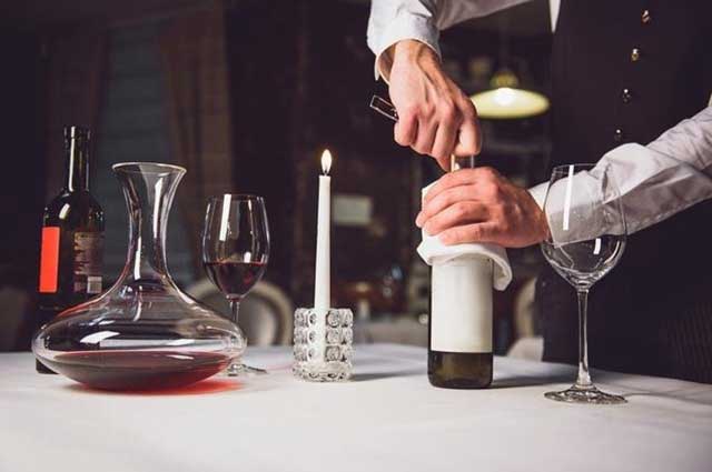 酒说丨着4种葡萄酒的开瓶器该如何使用？(图2)