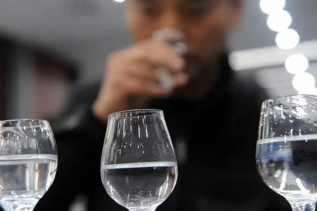 酒说丨老师傅5个步骤教会你如何品味酱香白酒？(图3)