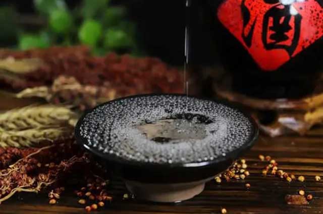 酒说丨传统白酒里的"新酒"和"老熟"指的是什么？