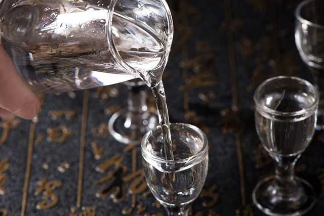 酒说丨喝白酒的禁忌，你都触犯过哪一条？(图2)