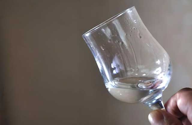 酒说丨能挂杯的白酒一定是好酒吗？ (图2)