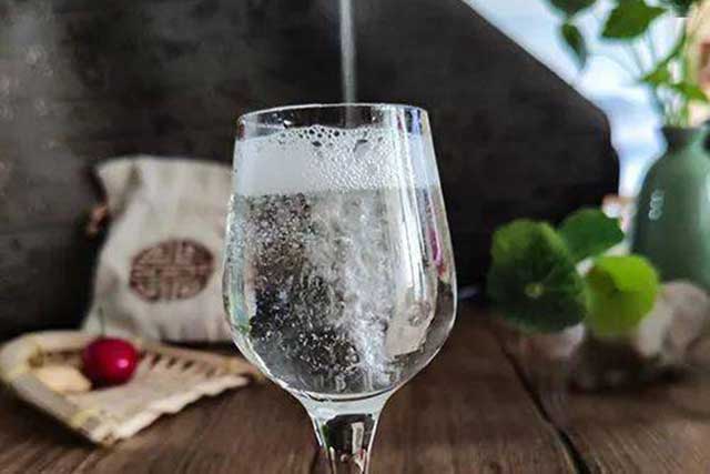 酒说丨白酒为什么会挂杯？(图2)