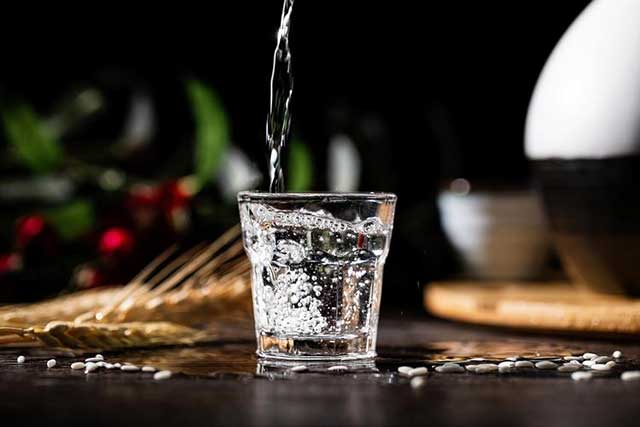 酒说丨白酒降度数是通过兑水来完成的嘛？